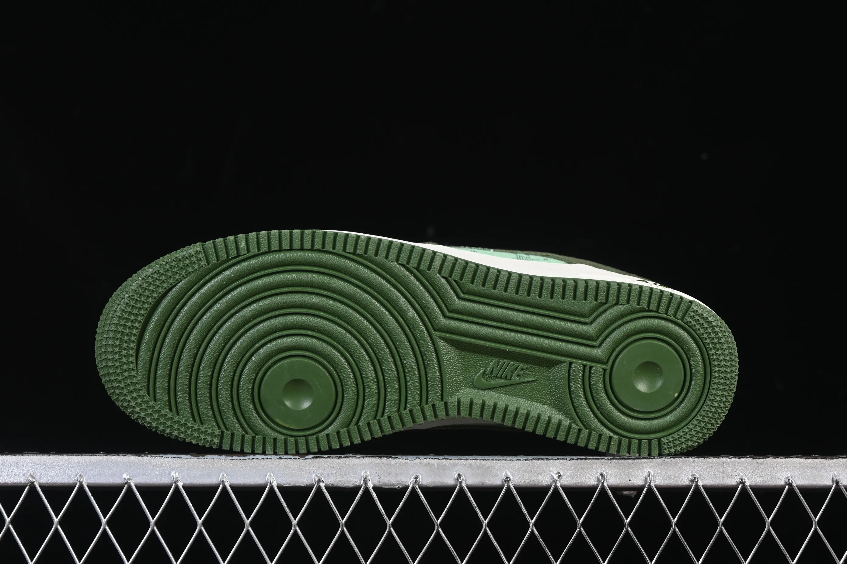 All categories Nk Air Force 1 Air Force series Nk Air Force 1 Low Air Force low top Nike Air Force 1'07 Low joint light green dark green Air Force 1 low top casual sneakers YF9511-822